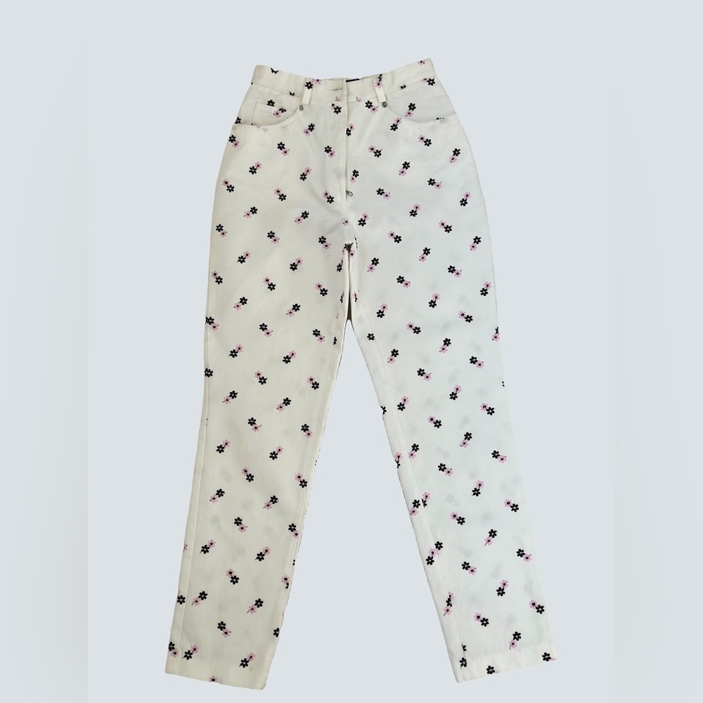 Cento x Cento vintage white jeans with embroidered pink and black flowers.